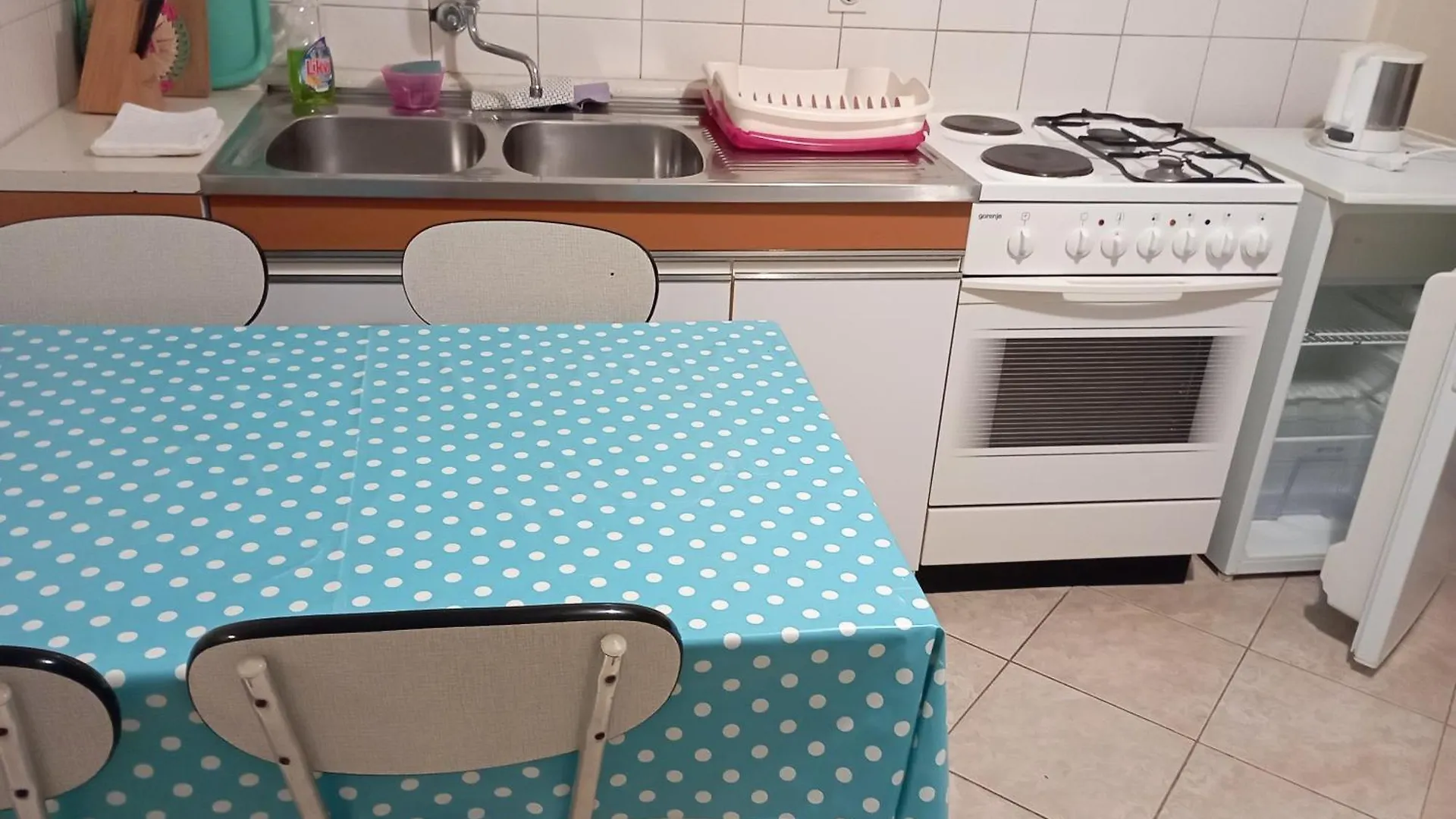 דירה אומאג Apartman Kiwi